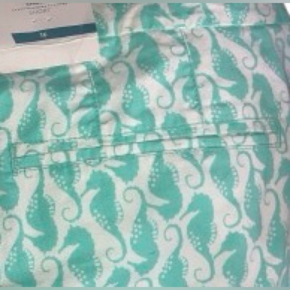 NWOT, Old Navy plus-size shorts; seahorse fabric Wmns sz 16 - Picture 3 of 3